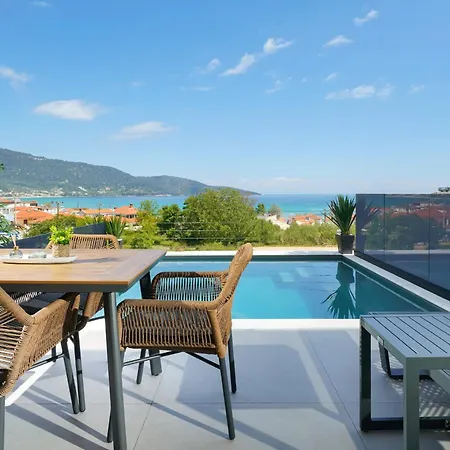 Videre Golden Private Pool